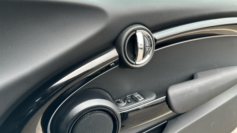 MINI Hatchback 1.5 Cooper Exclusive 3dr Auto Petrol Hatchback